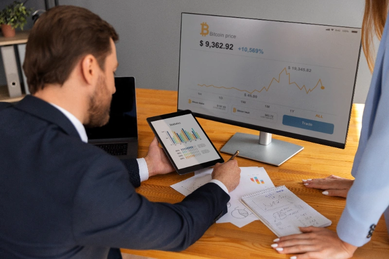 Persona de negocios analizando gráficos financieros, ilustración de cómo definir una condición de entrada